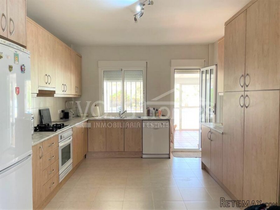 A spacious, modernised 3, bed, 2 bath villa of 131m2 with.. - 19