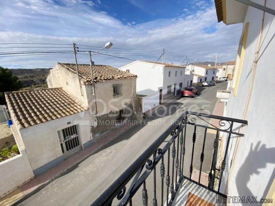 NEW & EXCLUSIVE TO VOSS HOMES - Recently modernised.. - 19