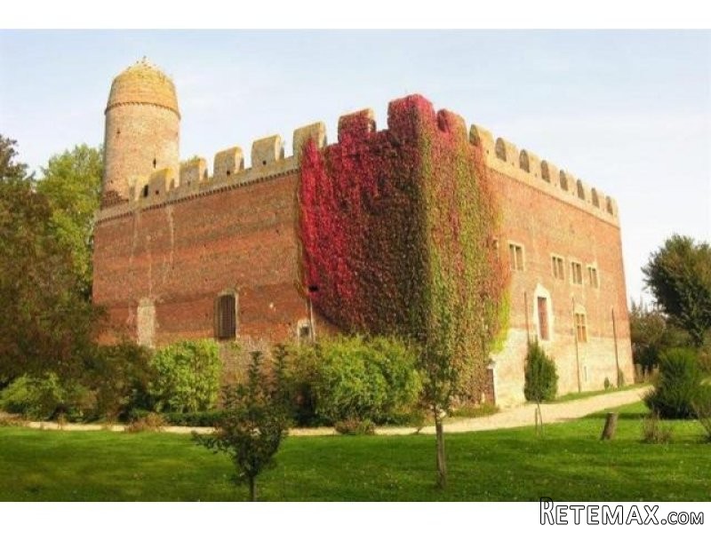 12 bedroom Castle For Sale: 01480 AIN