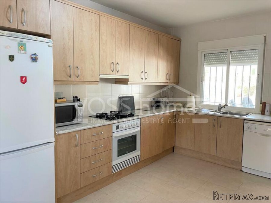 A spacious, modernised 3, bed, 2 bath villa of 131m2 with.. - 20