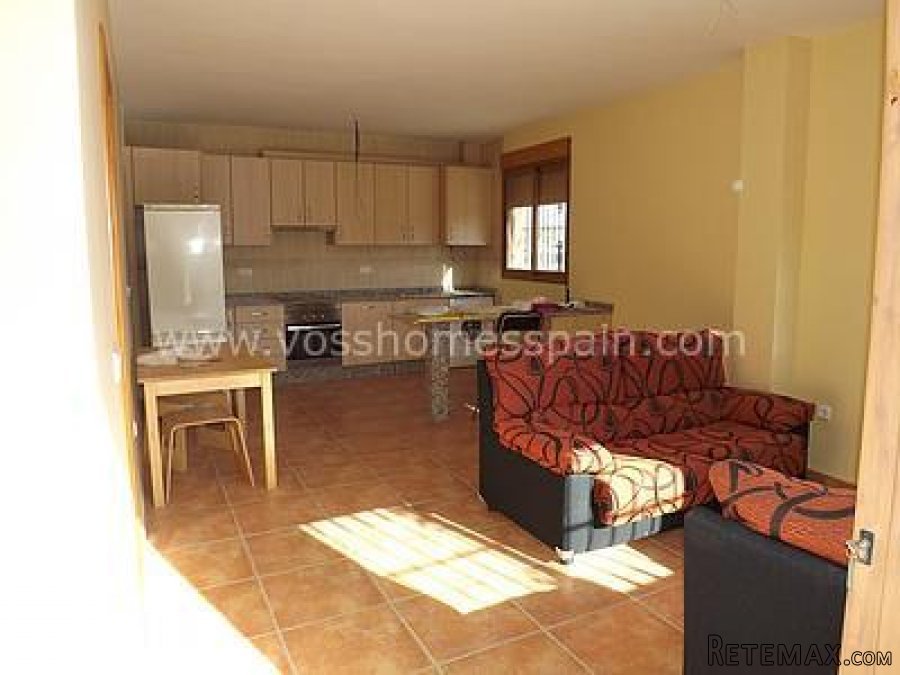 A very well presented and spacious 2 bed, 2 bath.. - 3