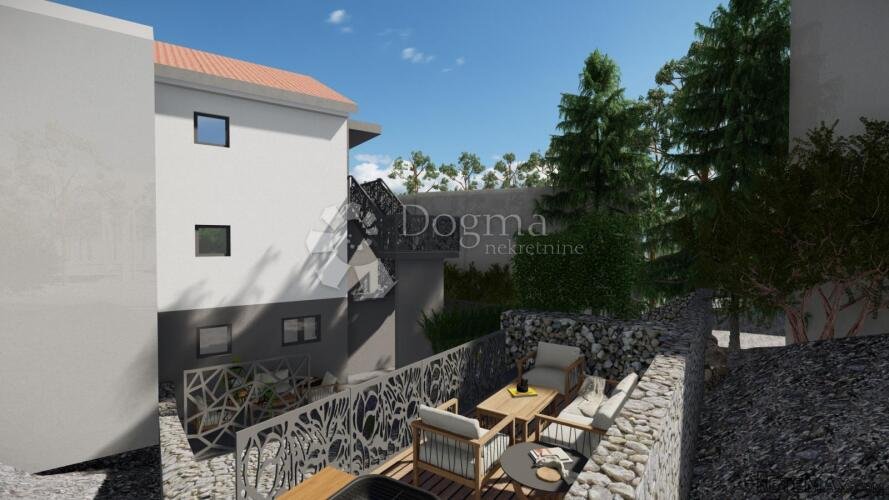 DVOETAŽNI APARTMAN S LIJEPOM TERASOM S POGLEDOM NA MORE