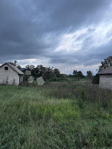 GRAĐEVINSKO ZEMLJIŠTE LIČKI OSIK UZ VODU 4640 m2 - 3