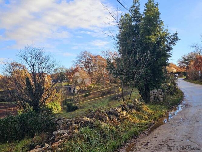 Kombinirano Zemljište s Infrastrukturom u Neposrednoj Blizin - 3