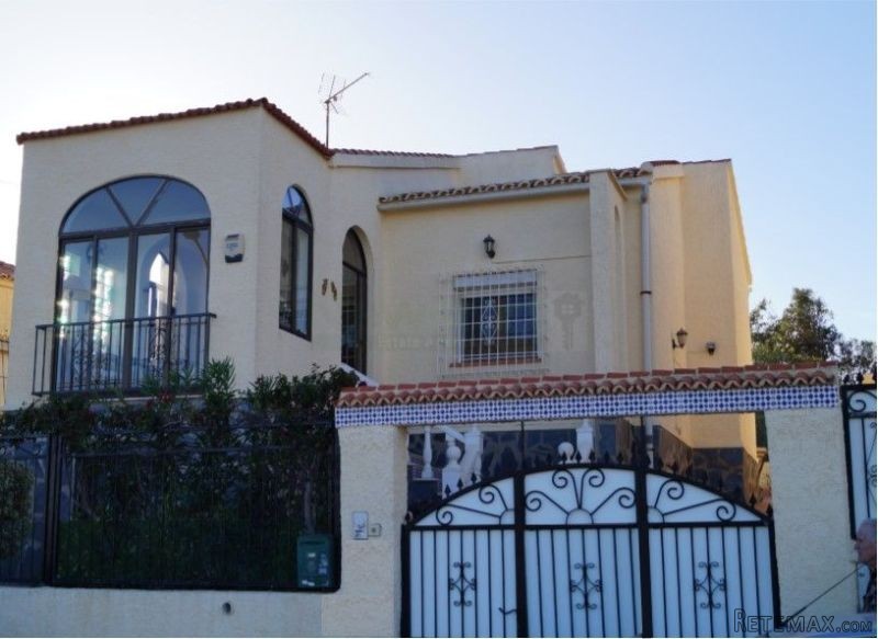 3 Bedrooms - Villa - Alicante - For Sale