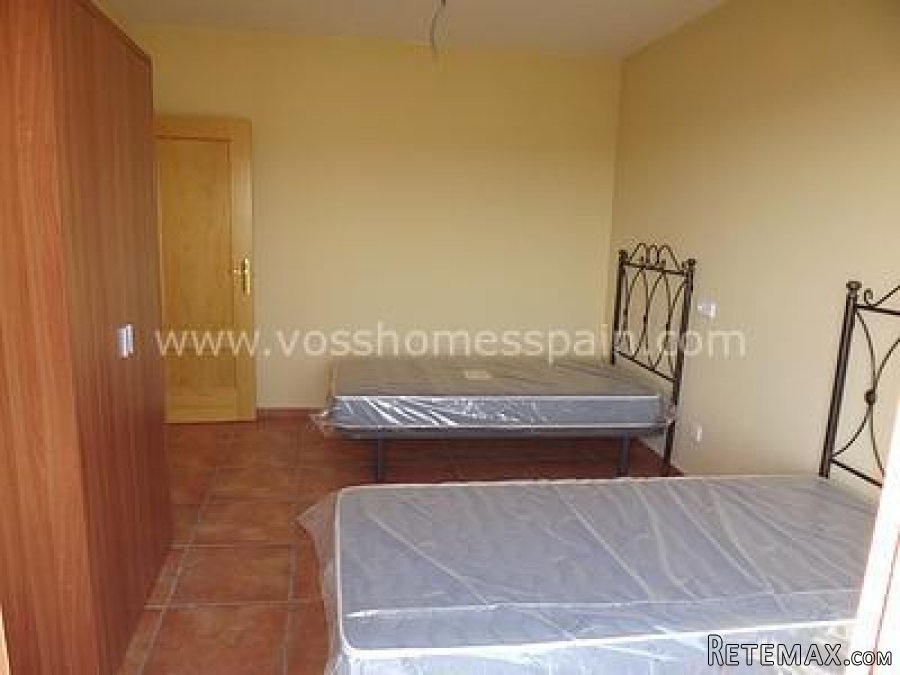 A very well presented and spacious 2 bed, 2 bath.. - 5