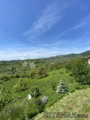 Predivno zemljište u prirodi u okolici Jaske