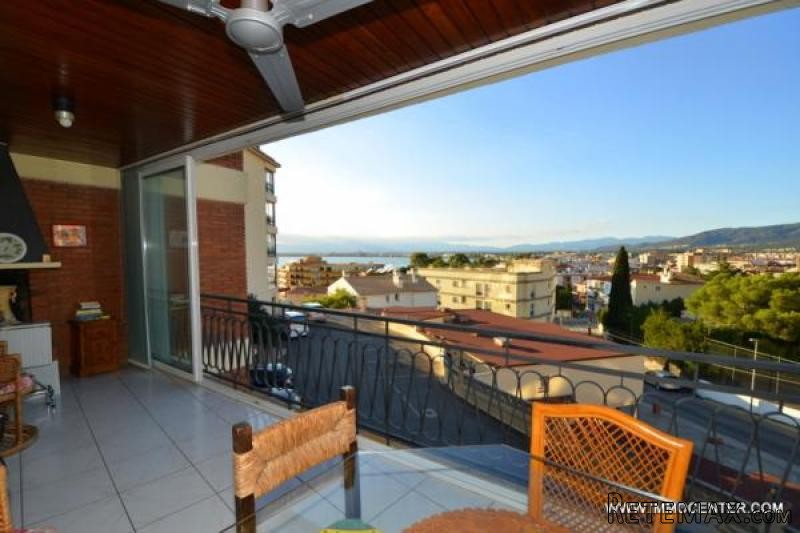 ROSES: Apartment close to the center..