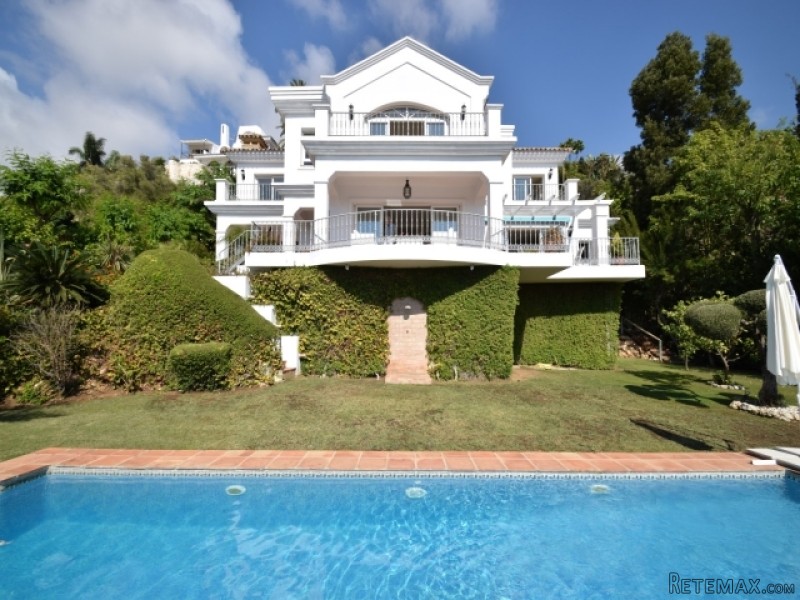 4 Bedroom Villa For Sale In El Herrojo..