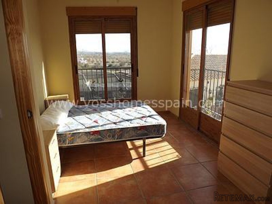 A very well presented and spacious 2 bed, 2 bath.. - 7