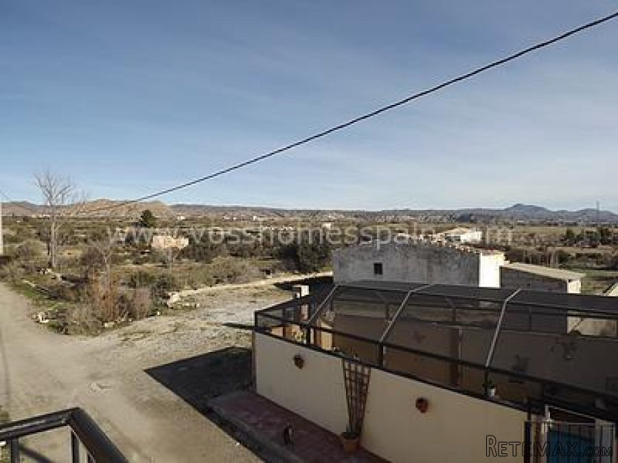 A very well presented and spacious 2 bed, 2 bath.. - 8