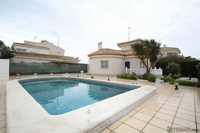 4 BED DETACHED VILLA IN CAMPOAMOR
