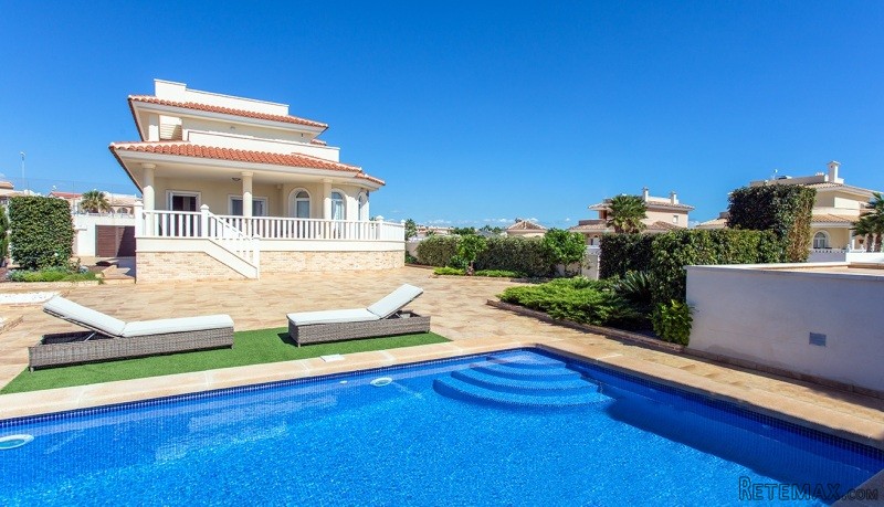 3 Bedrooms - Villa - Alicante - For Sale