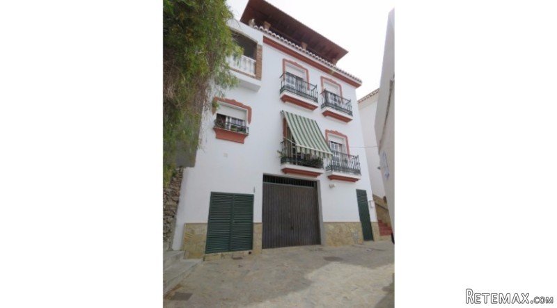 Spacious Town House In Competa With Sea..