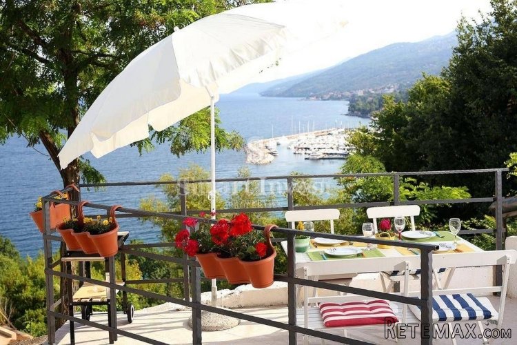 OPATIJA, stan od 42 m2 s pogledom i parkingom
