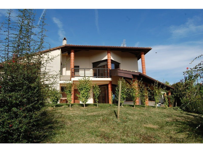 4 Bed Modern Villa With Pretty Garden.. - 2