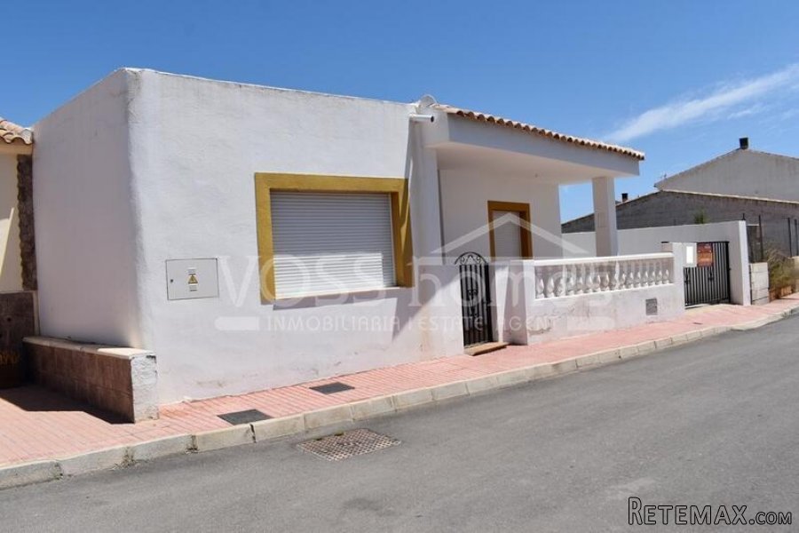 A very deceptively spacious, 3 / 4 bed, 2 bath village.. - 2