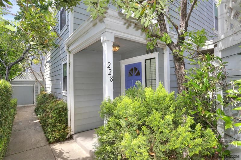 2 bedroom Apartment For Sale: 228..