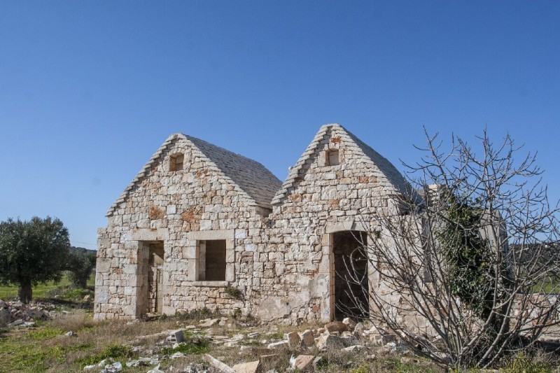 V000067, Trulli And Lamie For Sale In..