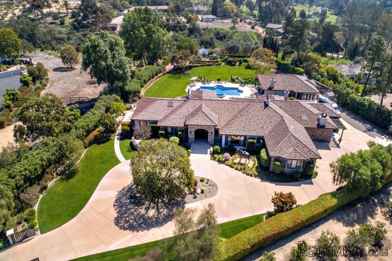 4843 La Jacaranda