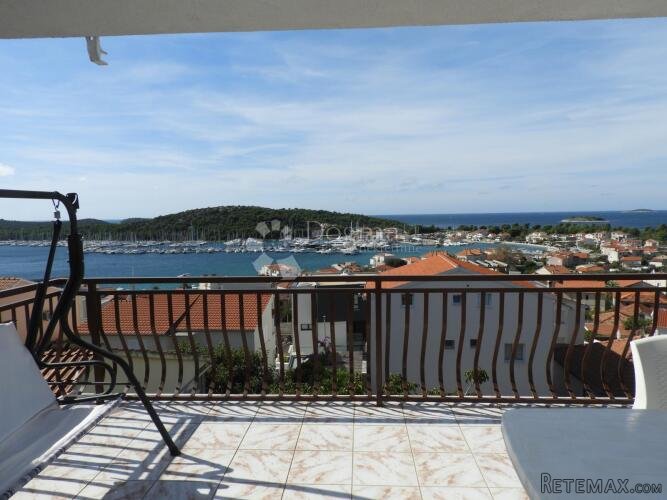 ROGOZNICA - Apartmanska kuća sa spektakularnim pogledom