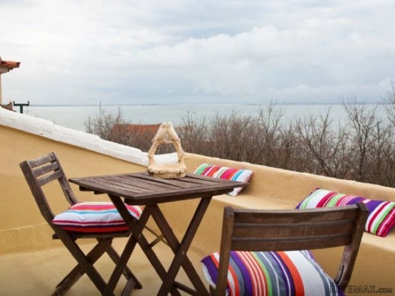 T2 Alfama, Large Terrace river view..