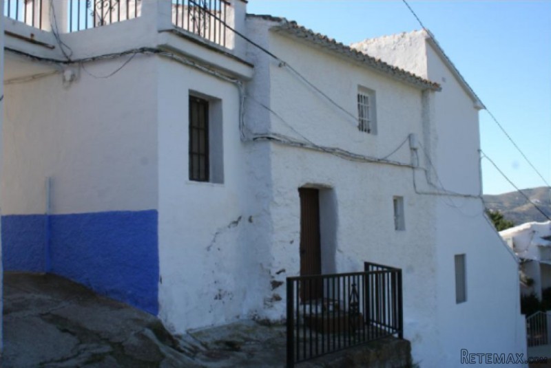 4 bedroom, 1 bathroom Townhouse, (build..