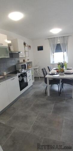 Apartman sa privatnim bazenom i dvorištem od 213m2 - 3