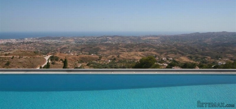 Contemporary villa in Valtocado, Mijas
