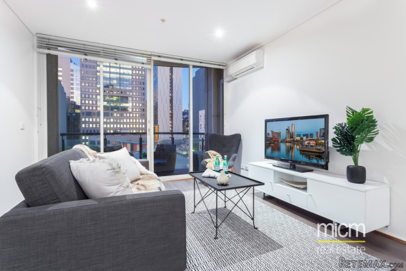 Dockside Tower Apartment Has It All -.. - 2