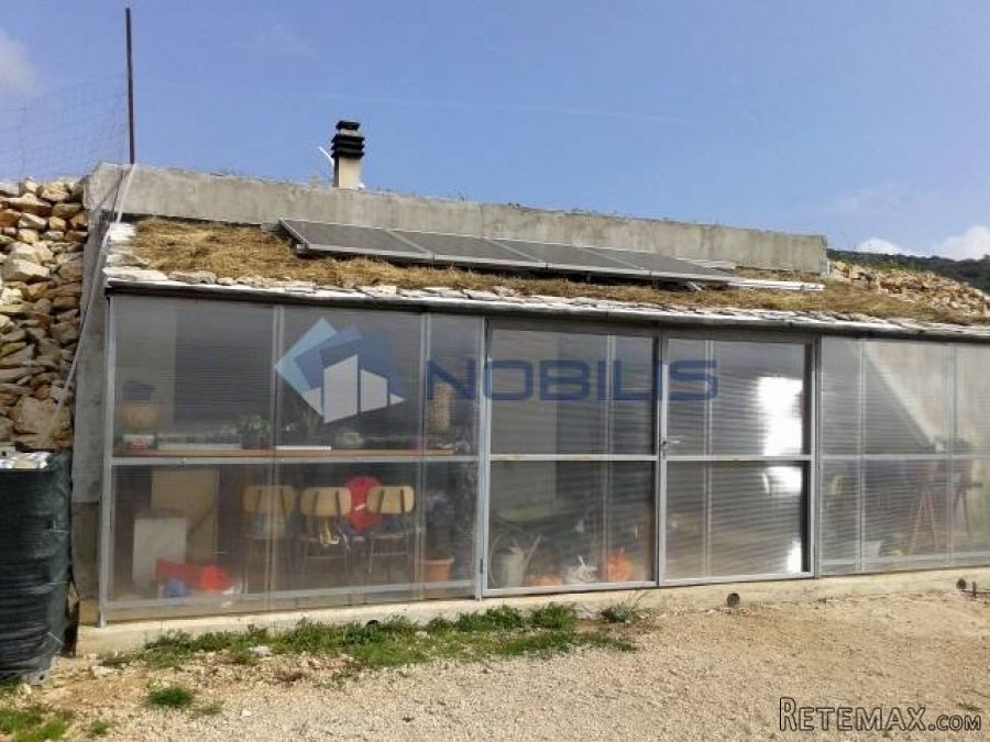 Vis, zemljište 13.000 m2 + kuća 100 m2 + nadstrešnica 20 m2 - 5