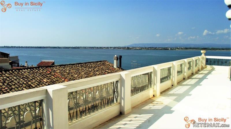 2 bedroom PentHouse For Sale: Ortigia..