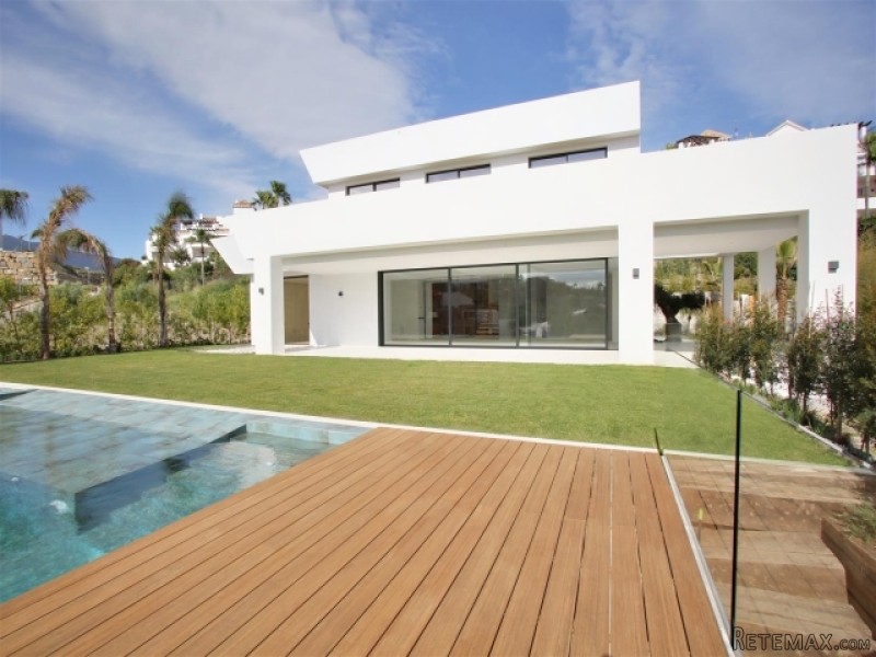 New 5 Bedroom Villa For Sale In La..
