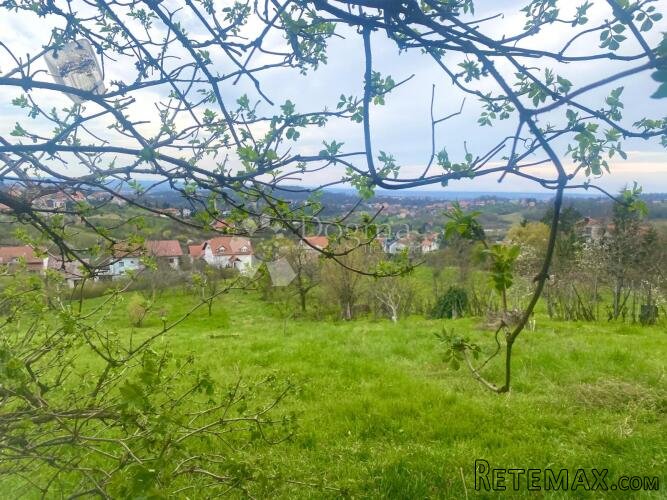 Građevinska parcela na vrhunskoj lokaciji i s očaravajućim p