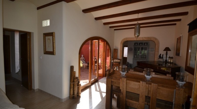 V1550 - Charming 4 Bed Villa In.. - 2