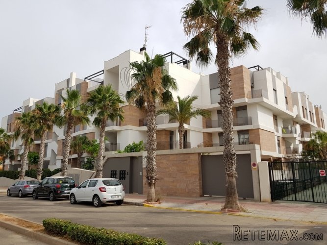 Se vende apartamento en una urbanización de Lujo con..