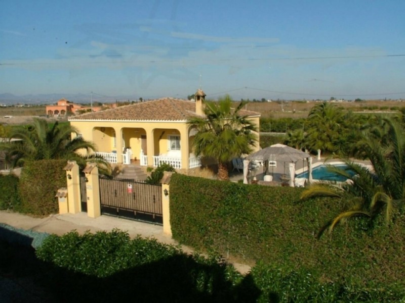 Detached Villa Located In Catral