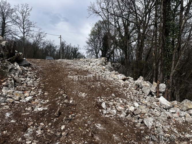 KASTAV, građevinsko zemljište od 922 m2 na mirnoj lokaciji