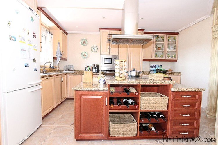 Spacious semi-detached house spread over 3 floors with 3.. - 6