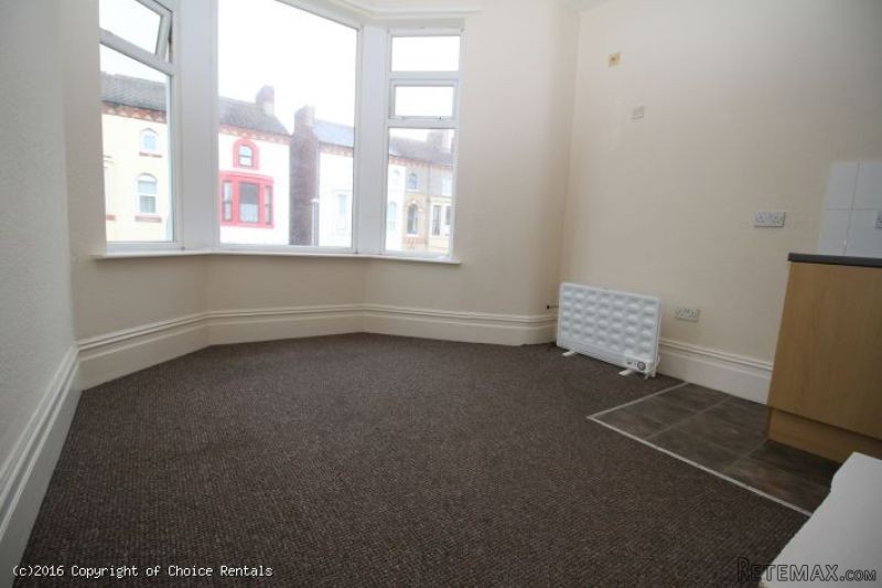 Flat 4, 66 Withnell Rd, Blackpool - 2