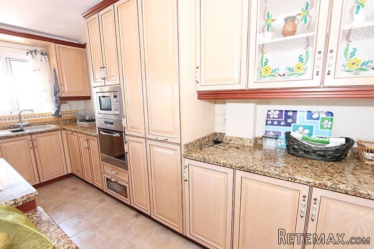 Spacious semi-detached house spread over 3 floors with 3.. - 7