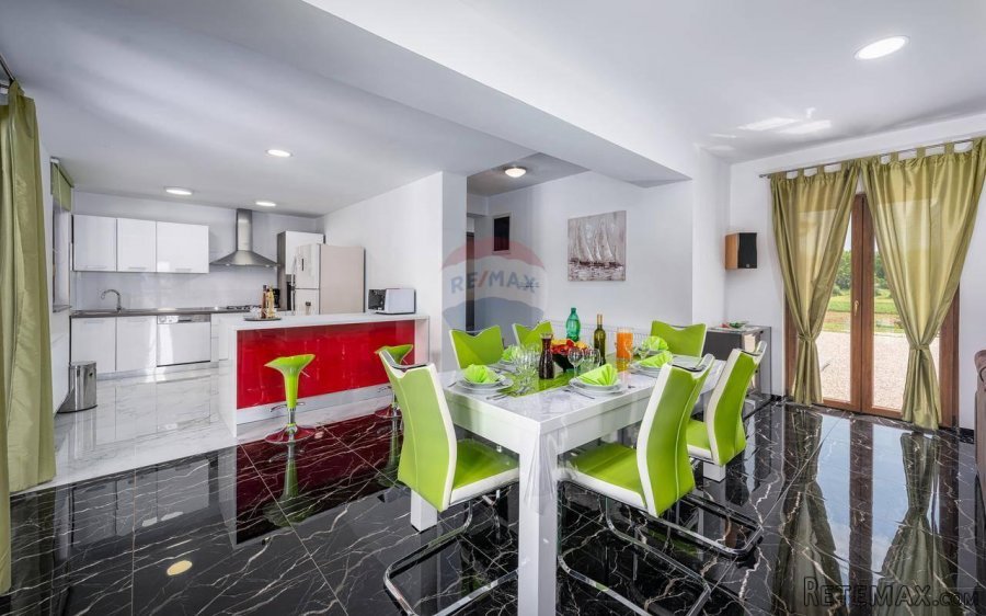 Pazin, okolica, zanimljiva kuća na 11000 m2 okućnice - 2