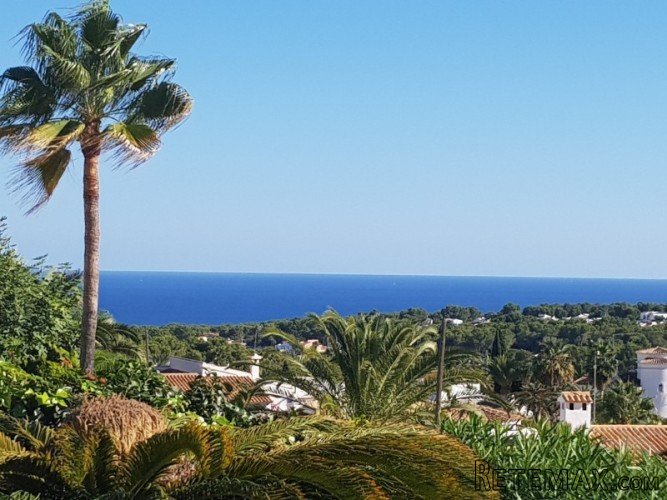 This lovely single storey villa with sea and open views is.. - 2