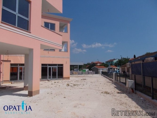 Rovinj-Poslovna zgrada - PRILIKA !!!