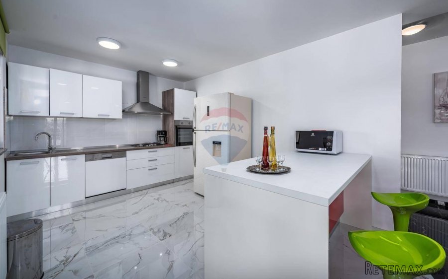 Pazin, okolica, zanimljiva kuća na 11000 m2 okućnice - 4