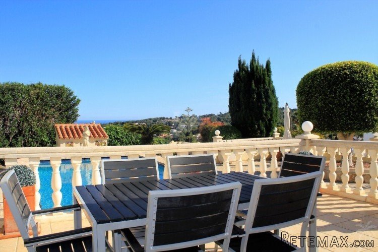 This lovely single storey villa with sea and open views is.. - 4