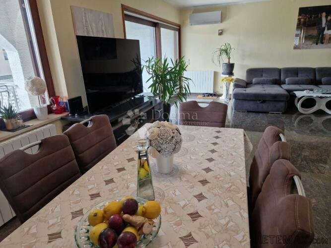 KUĆA S 4 APARTMANA - DRUGI RED OD MORA