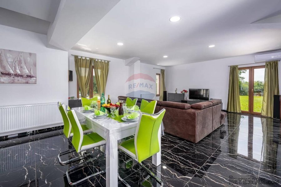 Pazin, okolica, zanimljiva kuća na 11000 m2 okućnice - 5