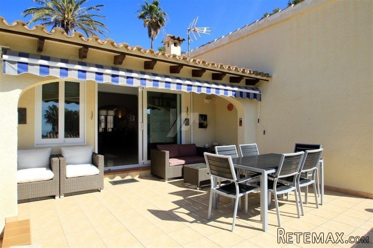 This lovely single storey villa with sea and open views is.. - 5
