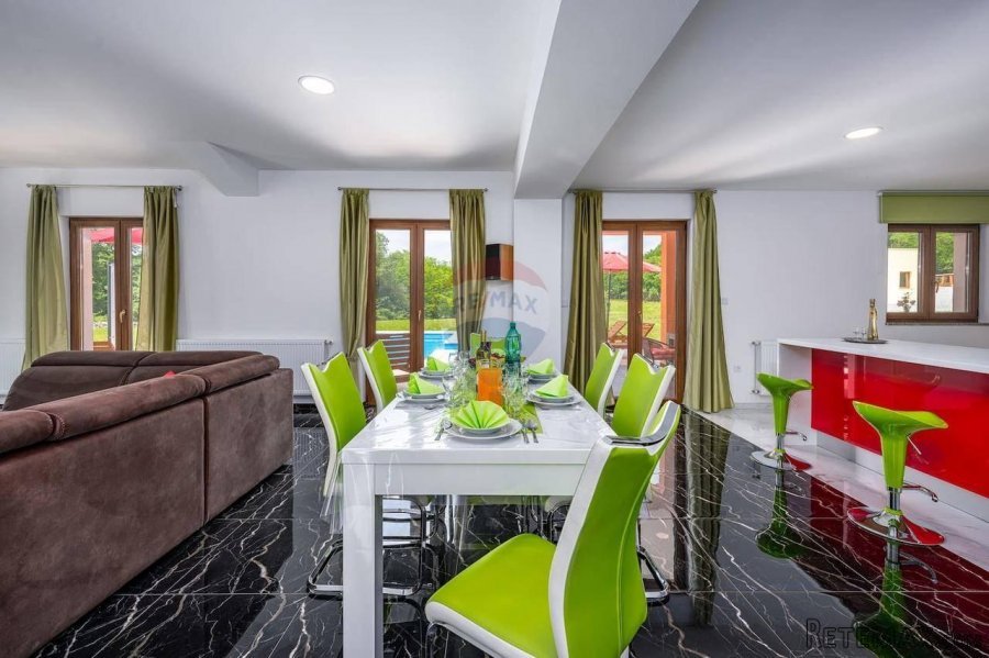 Pazin, okolica, zanimljiva kuća na 11000 m2 okućnice - 6